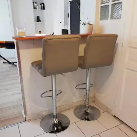 Apartament Beautiful In The 10th Paryż